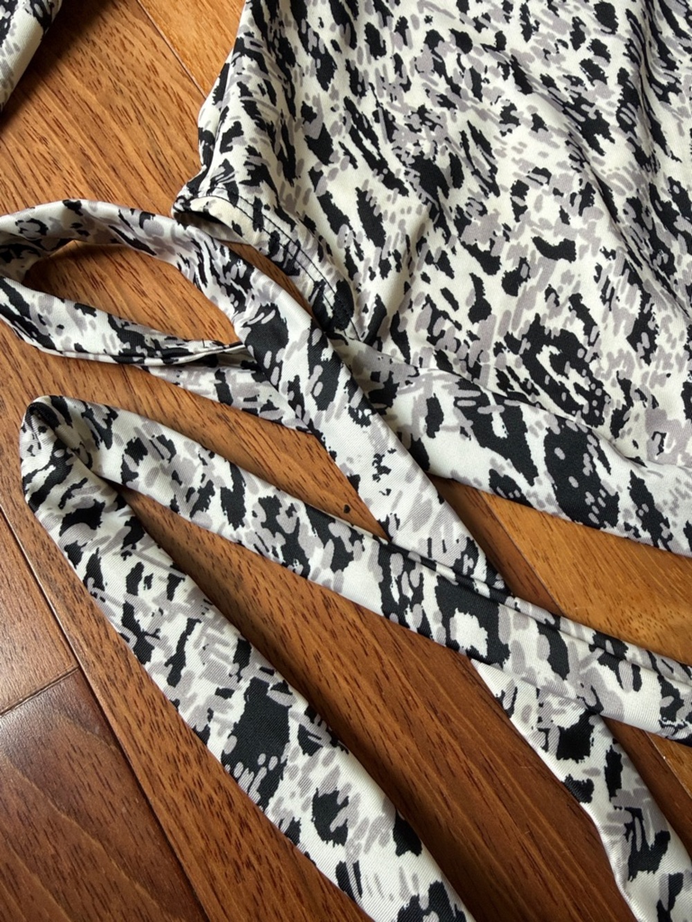Long Sleeve Leopard Print Spandex Crop Top - Picture 3 of 6